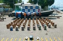 Armada de Colombia intercepta una embarcación con cocaína, dinero en efectivo y combustible