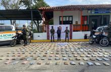 Un canino del Ejército descubrió 140 kilogramos de marihuana en un bus interdepartamental en el Quindío