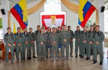 Futuros pilotos de helicóptero de países latinoamericanos, son entrenados por su Fuerza Aérea Colombiana