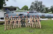 Oficiales de la Armada Nacional inician fase de vuelo en la Escuela Internacional de Ala Fija