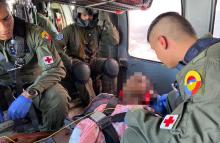 Joven gravemente herido por mina antipersonal es trasladado por su Fuerza Aérea hacia Medellín