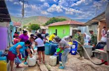 Armada de Colombia entrega más de dos millones de litros de agua potable