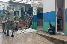Soldados apoyan a la comunidad de San Miguel de Sema, en Boyacá