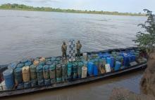Armada de Colombia incauta más de 55 mil galones y 95 toneladas de insumos usados para el procesamiento de sustancias ilícitas