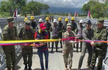 Puentes militares para los colombianos: 10 estructuras modulares semipermanentes fueron donadas por el Comando Sur de los Estados Unidos