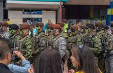 Comandos de las Fuerzas Especiales en el Centro Mayor Centro Comercial 