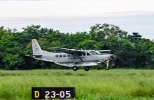 Aeronaves que apoyan misiones humanitarias reciben reconocimiento por récord de operación