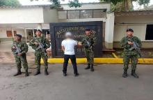En Villavicencio, integrante del Bloque Amazonas se entregó al Ejército