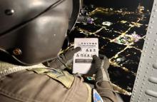 La Fuerza Aeroespacial lanza volantes con los jefes criminales más buscados en Antioquia 