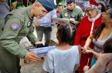 Finalizamos con alegría la entrega de regalos en barrios caleños