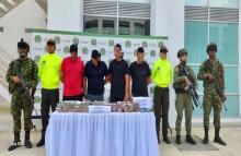 En Cauca, Ejército Nacional capturó cuatro sujetos que escondían entre costales más de 900 millones de pesos en un vehículo