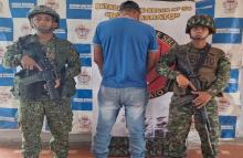 Ejército Nacional da la bienvenida a la legalidad a un miembro del Clan del Golfo en el Chocó