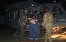 4 niños de la etnia kajashiwou recibieron ayuda humanitaria del Ejército Nacional y la Fuerza Aeroespacial Colombiana en La Guajira