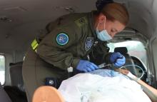 Gestante indígena es trasladada en avión para salvar su vida