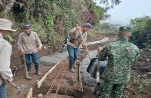 Este año Ejército Nacional ha construido 320 metros de placa huella en el norte del Tolima