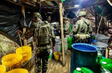 En Antioquia, Ejército Nacional desmantela laboratorio del Clan del Golfo que producía una tonelada de clorhidrato de cocaína al mes