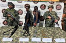 Dos integrantes de las Estructura Primera 'Armando Ríos' se presentaron ante tropas del Ejército Nacional en el Guaviare