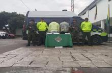En Caldas, el Ejército Nacional y la Policía incautan 50 kilogramos de marihuana y capturan a dos hombres al servicio del grupo delincuencial organizado La Cordillera