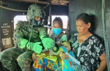 Ejército Nacional realiza evacuación aérea de menores wayúu por emergencia médica