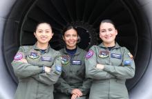 Tres mujeres Maestras de Carga a bordo de los B-737