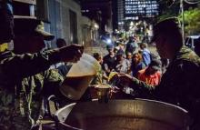 En esta Semana Santa: Soldados del Ejército Nacional llevaron alimento a habitantes en condición de calle en el centro de Cali