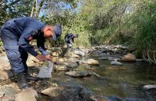 Además de destruir artefactos explosivos, los desminadores del Ejército Nacional luchan por contrarrestar la contaminación de plástico