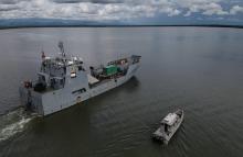 Armada de Colombia transportó planta eléctrica para la comunidad de Acandí, en Chocó
