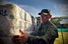 Ejército Nacional brinda ayuda humanitaria a familias afectadas por sismo en Paratebueno, Cundinamarca