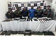 Recuperado un menor de edad y capturados dos sujetos con material de guerra