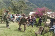 Ejército Nacional rechaza y denuncia presión a comunidades campesinas forzadas a obstaculizar la labor legítima de la Fuerza Pública