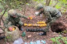 Ejército Nacional destruyó depósito de explosivos que contenía 26 minas antipersonal del Bloque Central 'Isaías Pardo' en el Huila
