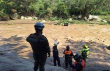 Soldados rescatistas intensifican labores de búsqueda en Silvania, Cundinamarca, tras creciente súbita
