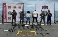 En Buenaventura, sometidos a la justicia tres integrantes del GAO residual ‘Jaime Martínez’ e incautado material de guerra