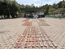 Armada de Colombia captura a tres sujetos y decomisa cerca de una tonelada de cocaína