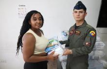 Caleños reciben apoyo con actividades de la Fuerza Aeroespacial Colombiana