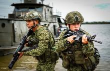 Armada de Colombia despliega más de 30 unidades fluviales, terrestres y aeronavales para proteger la democracia en la Orinoquía