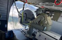Fuerza Aeroespacial Colombiana lleva mensaje mediante perifoneo y volantes en el Cauca