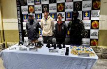 Golpe al grupo delincuencial Los Chatas en el Norte de Antioquia, dos capturados, armas y estupefacientes incautados