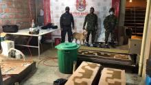 cgfm-ejercito-nacional-incauta-1700-laminas-de-carton-impregnadas-de-clorhidrato-de-cocaina-liquida-en-valle-del-cauca_.jpg