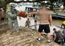 cogfm-armada-colombia-atiende-emergencia-de-embarcacion-en-rio-putumayo-10.jpeg