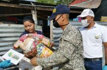 cogfm-armada-colombia-entrega-mercados-cuarentena-covid19-inirida-guainia-15.jpg