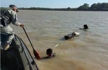 cogfm-armada-colombia-operacion-busqueda-y-rescate-rio-guaviare-20.jpg