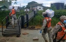 cogfm-armada-colombia-transporta-ayuda-humanitaria-indigenas-putumayo-pandemia-covid19-11.jpg
