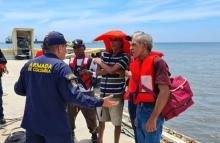 cogfm-armada-de-colombia-salvaguarda-la-vida-de-cinco-personas-a-la-deriva-en-el-mar-caribe-06.jpg