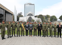cogfm-ejc-br13-reconocimiento-heroes-bicentenario-bogota-16.gif