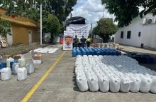 cogfm-ejercito-nacional-incauta-insumos-que-serian-empleados-en-la-fabricacion-de-narcoticos-en-los-llanos-orientales-06.jpeg