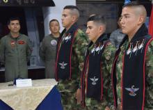 cogfm-fac-ceremonia-oficiales-entrenados-pilotos-helicopteros-bendicion-bufandas-19.jpg