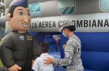 cogfm-fuerza-aerea-colombiana-beneficia-infantes-amazonas-03.jpg