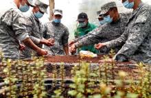 cogfm-fuerza-aerea-colombiana-medio-ambiente-siembra-1000-plantas-seran-sembradas-en-el-paramo-10.jpg