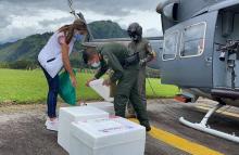 cogfm-fuerza-aerea-colombiana-tranporta-vacunas-a-municipio-mas-apartado-del-tolima-16.jpg